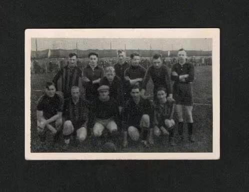 Voetbalplaatje Nieuw Buinen 1939 (15)., Ophalen of Verzenden, Zo goed als nieuw
