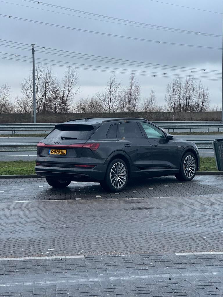 Audi e-tron 55 Quattro 408pk 2019 FULL OPTION SOH: 90%, Auto's, Audi, Automaat, 131 €/maand, 1800 kg, Origineel Nederlands