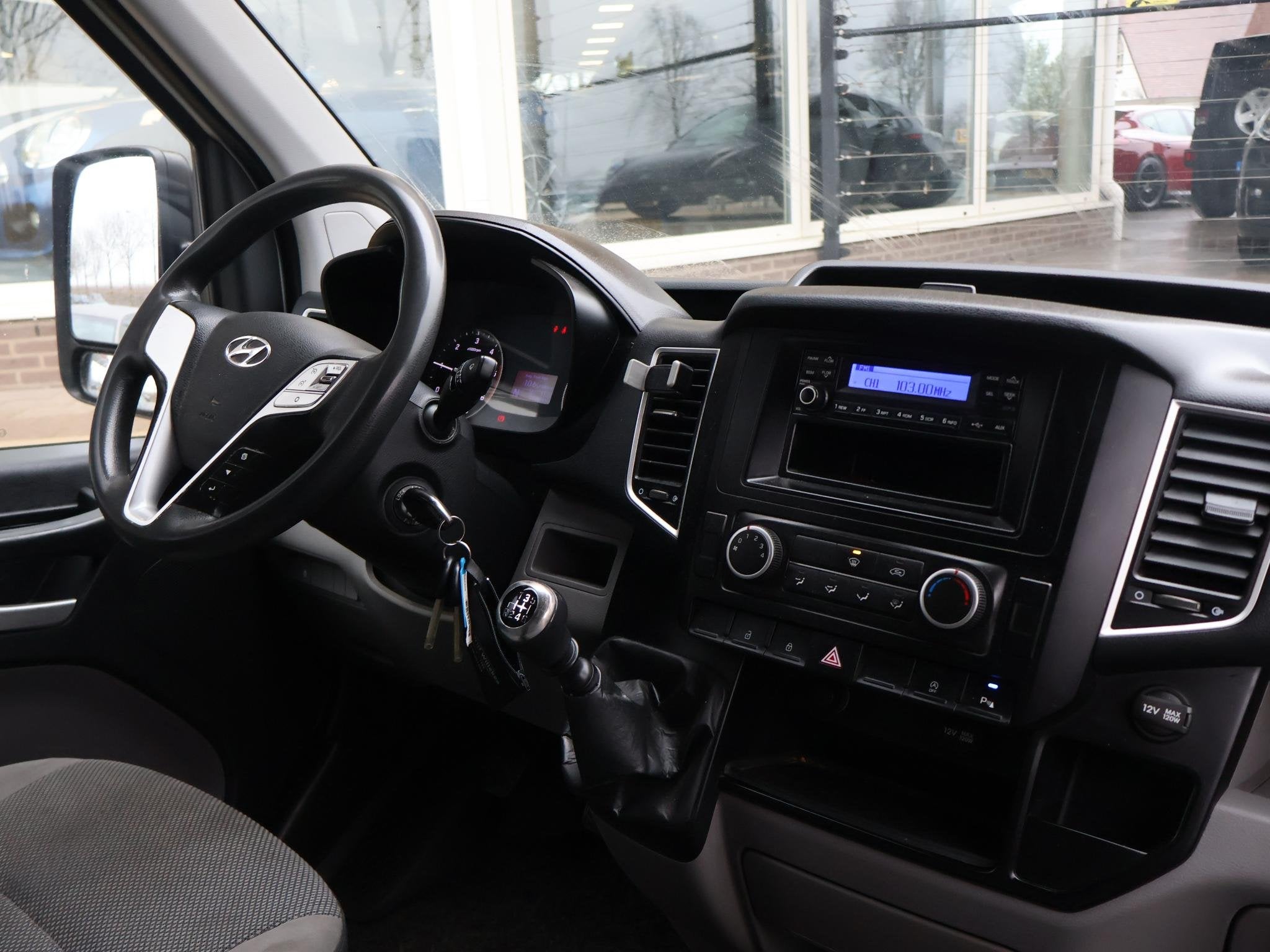 Hyundai H350 2.5 150 PK 3-ZITS + TREKHAAK 3000KG | CRUISE CO, Auto's, Bestelauto's, Stof, Gebruikt, 150 pk, 3000 kg