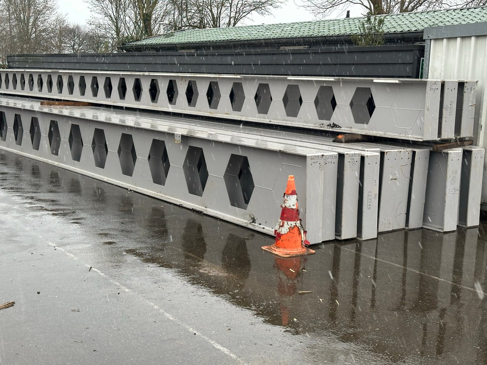 Staalconstructie Hal 30x54m - Comple Gedemonteerd € 0.80 p/k, Zakelijke goederen, Machines en Bouw | Industrie en Techniek, Ophalen