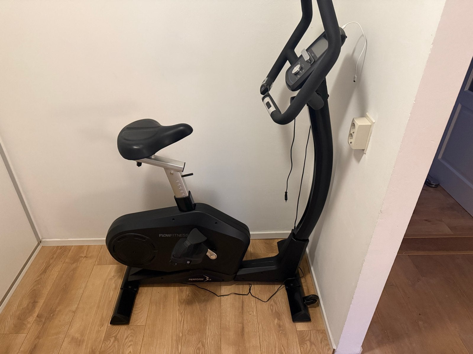 Zo goed als nieuwe Flow Fitness Perform B3i Hometrainer