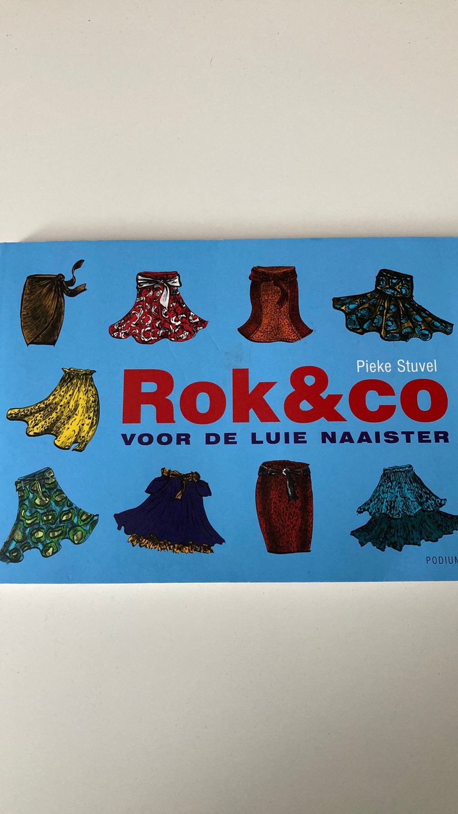 Rok & co - inspiratie naai boek, Ophalen of Verzenden, Zo goed als nieuw, Borduren en Naaien