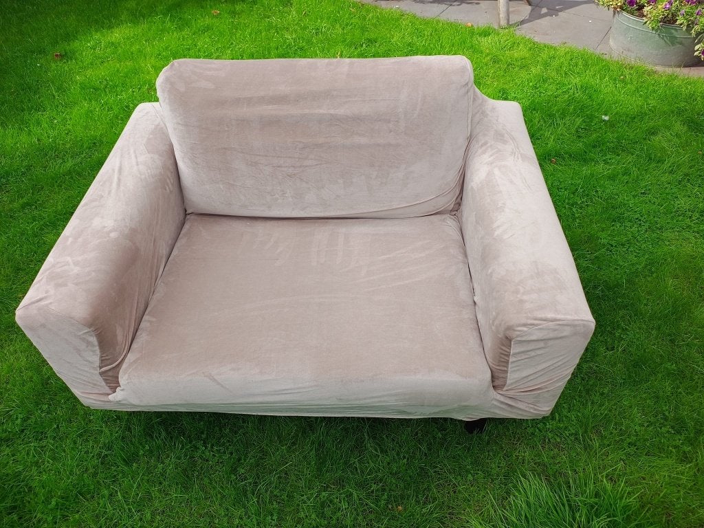Comfortabele Loveseat met Beige Cover, Huis en Inrichting, Ophalen, Gebruikt, Tweepersoons, 75 tot 100 cm