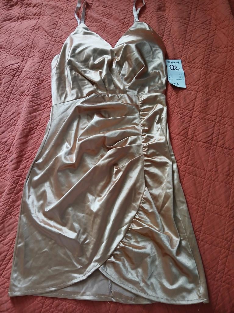 Gouden satijnen mini jurk met ruches, Overige kleuren, Nieuw, Ophalen of Verzenden, Boven de knie