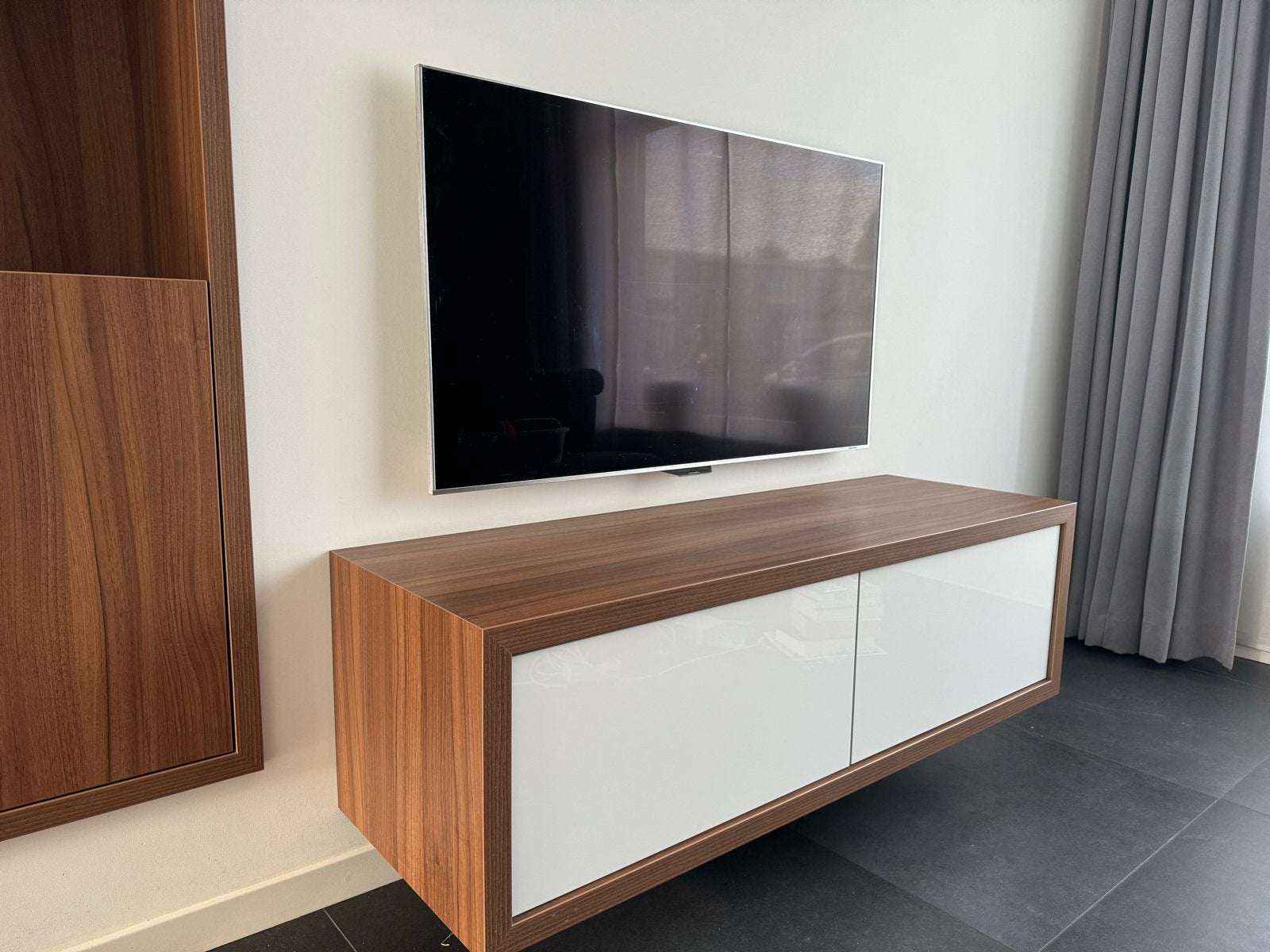 Zwevend tv-meubel, 150 tot 200 cm, Ophalen of Verzenden, Zo goed als nieuw, Minder dan 100 cm