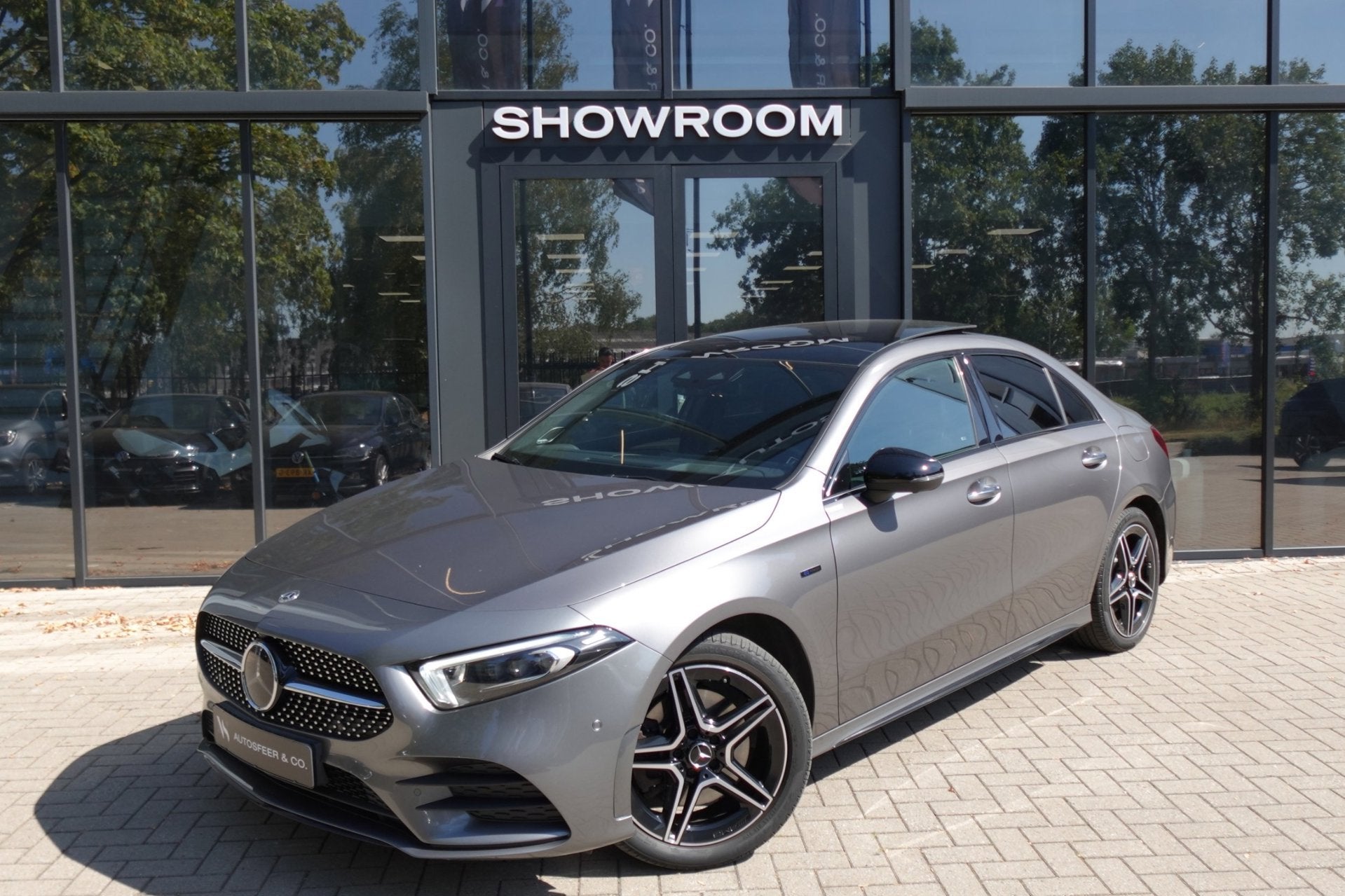 Mercedes-Benz A-klasse 250 e Business Solution AMG PANO HUD, Auto's, Dealer onderhouden, Gebruikt, 4 cilinders, Bedrijf