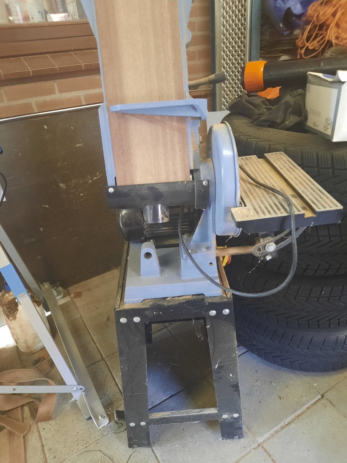 Robuuste bandschuurmachine met schijfschuurfunctie, Ophalen, Gebruikt, 1200 watt of meer, Bandschuurmachine