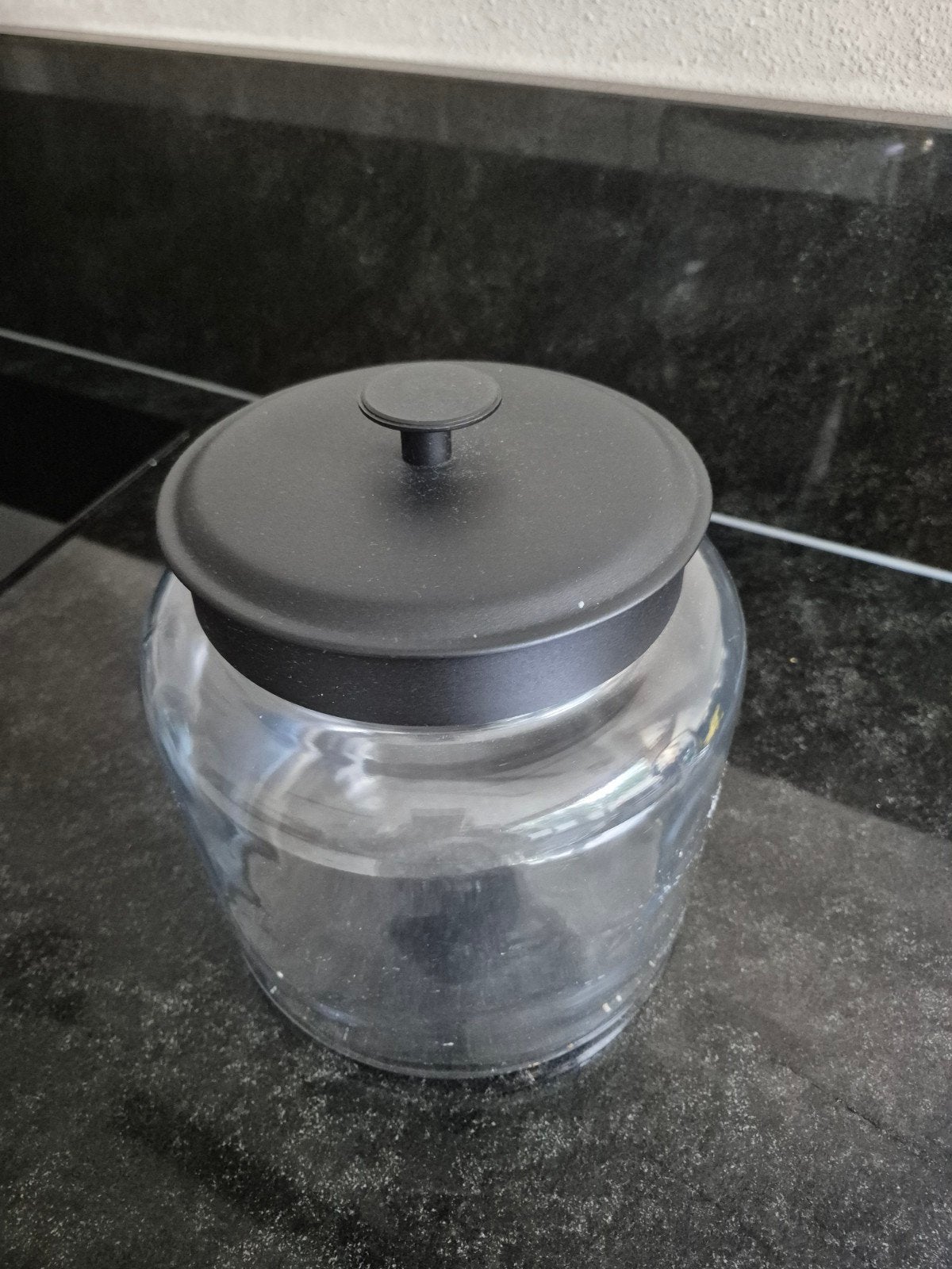 Grote glazen voorraadpot met zwarte metalen deksel 6L, Ophalen of Verzenden, Glas, Gebruikt, Voorraadpot