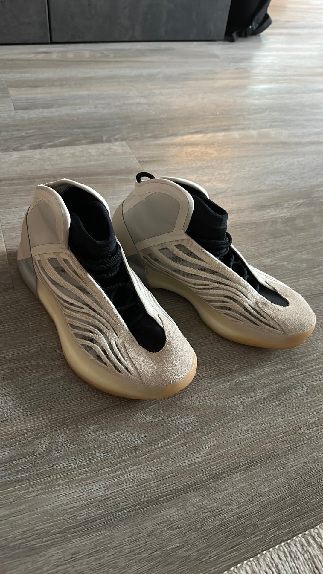 Adidas Yeezy QNTM maat 43 1/3, Ophalen of Verzenden, Nieuw, Schoenen