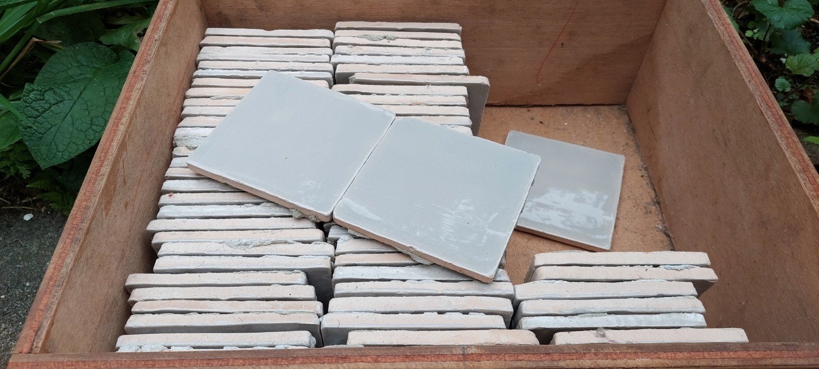 70 tegels +/- 10x10cm lichtgrijs soort zelliges, Ophalen, Minder dan 20 cm, Minder dan 5 m², Wandtegels