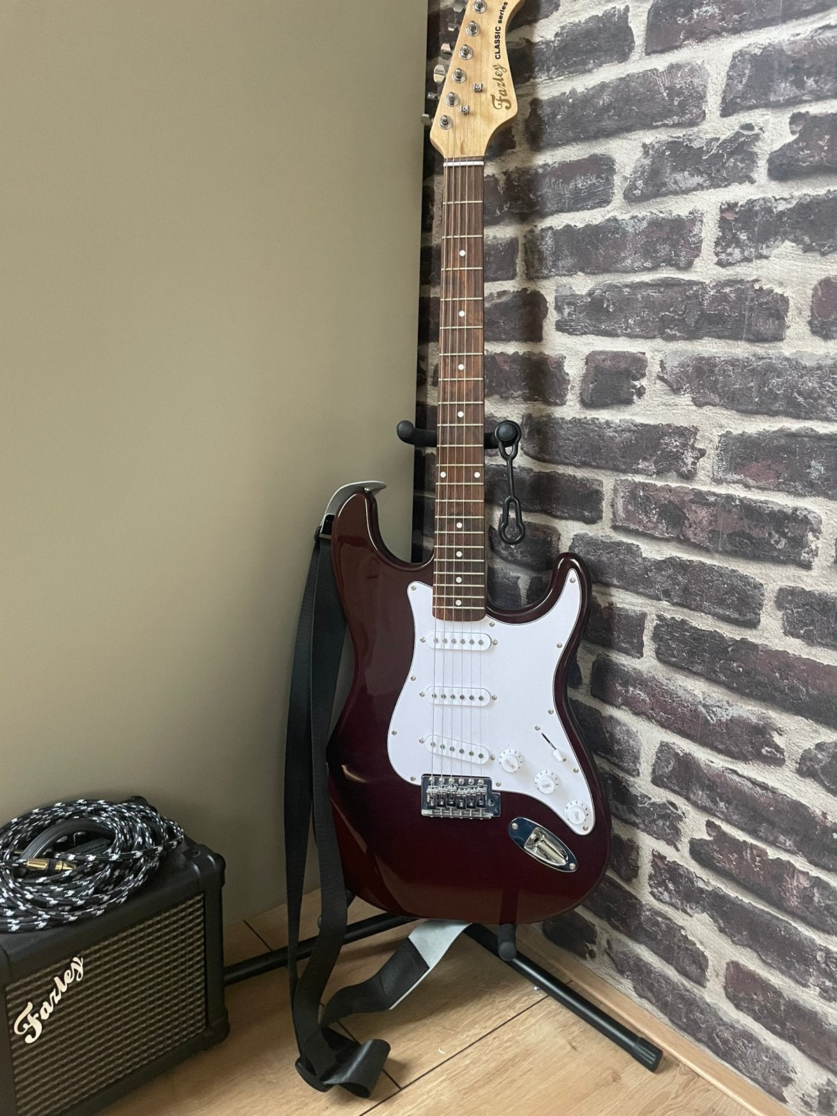 Fazley gitaar, Met versterker, Zo goed als nieuw, Solid body, Ophalen