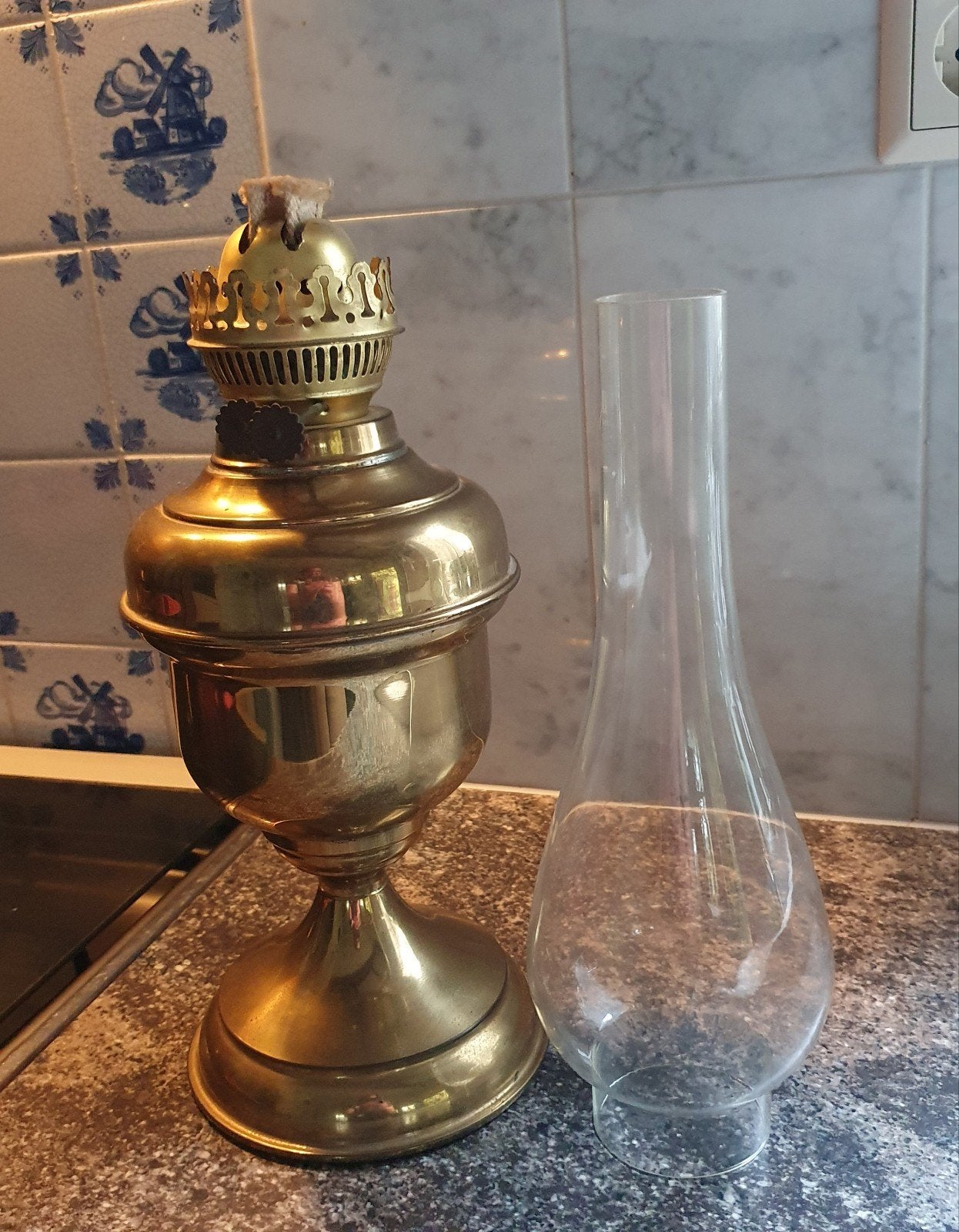Antieke messing olielamp met glazen kap, Antiek en Kunst, Antiek | Lampen, Ophalen