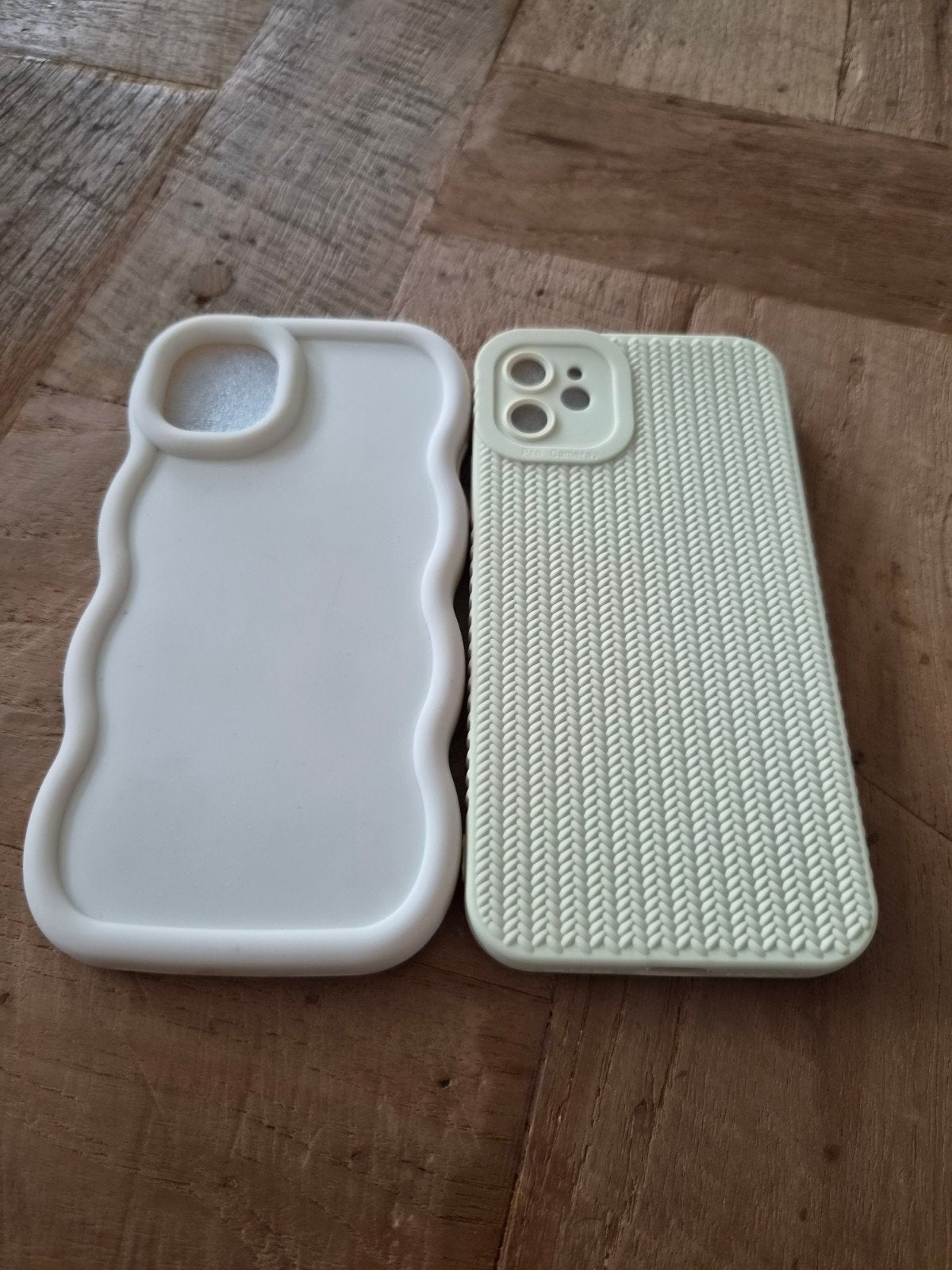 2x Siliconen Hoesje voor iPhone 11 - Beige & Wit, Telecommunicatie, Overige merken, Hoesje of Tasje, Ophalen of Verzenden, Schokbestendig