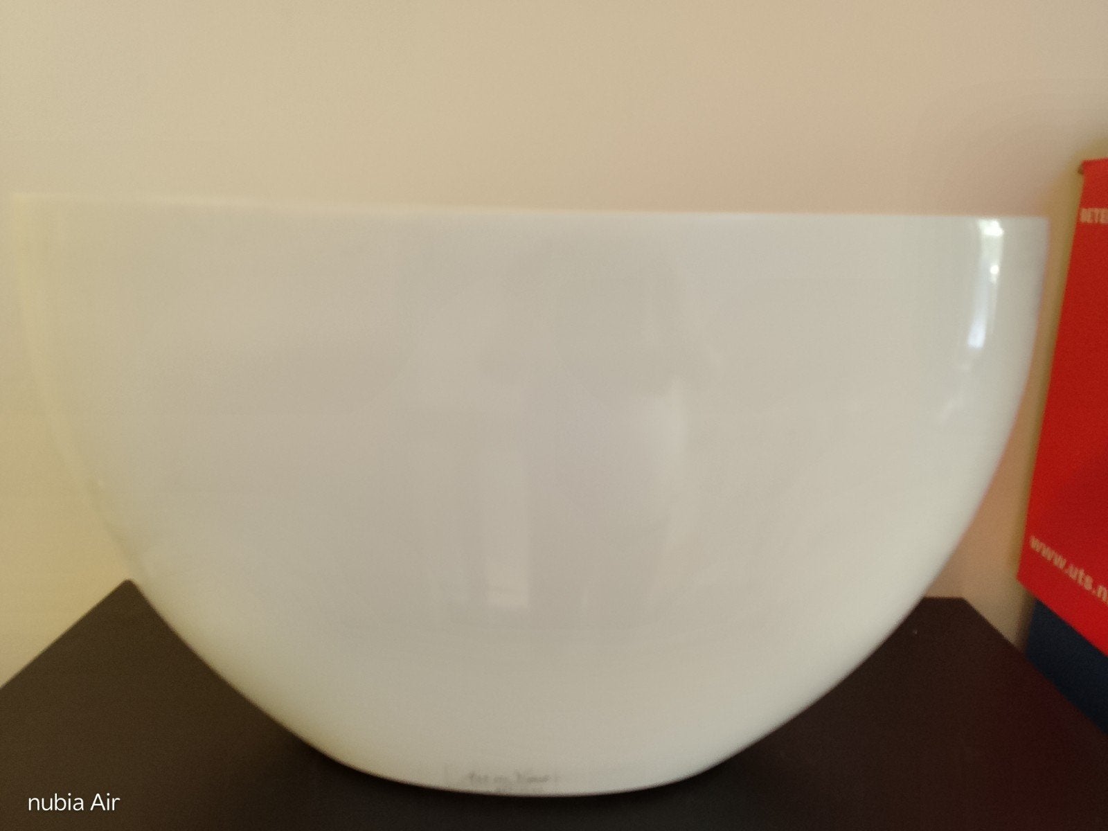 Grote ovale witte plastic bloempot met lichte gebruikssporen, Kunststof, Gebruikt, 40 cm of meer, Binnen