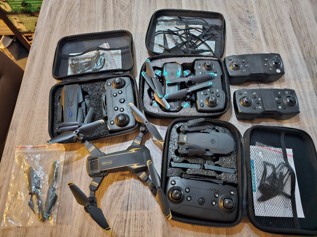 drone, trilplaat, leolux stoel, pme jas, yeesy schoenen, Ophalen, Overige merken, Minder dan 100 meter, 15 tot 30 minuten