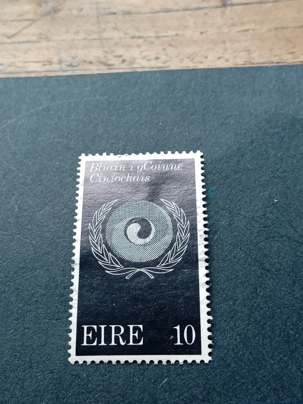 Ierse postzegel EIRE 10 met symbool, Postzegels en Munten, Postzegels | Europa | België, Frankeerzegel, Ophalen of Verzenden, Zonder stempel
