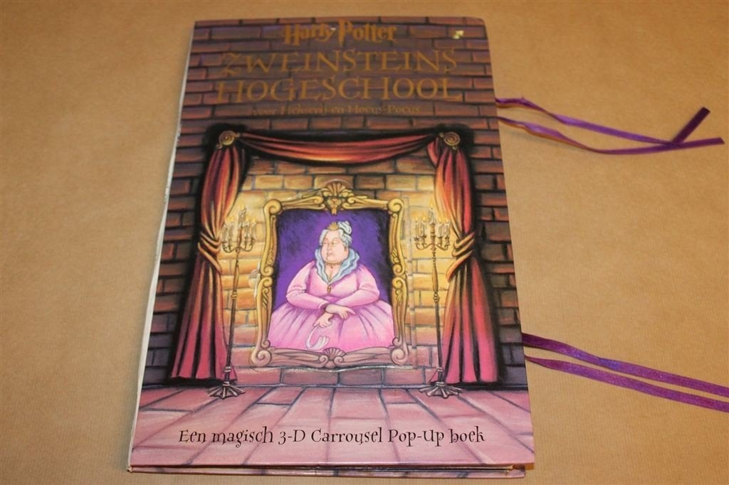 Zweinsteins Hogeschool — Harry Potter Pop-up Boek 3D, Ophalen of Verzenden, Gelezen