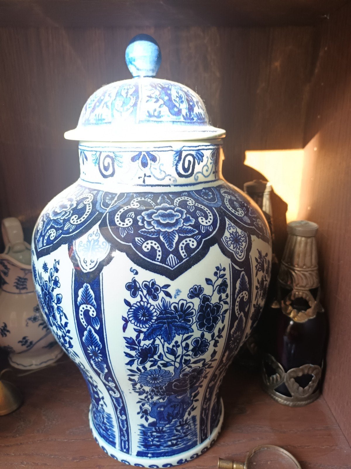 Antieke Delfts Blauwe Vaas met Deksel - Sphinx Maastricht, Antiek en Kunst, Ophalen of Verzenden