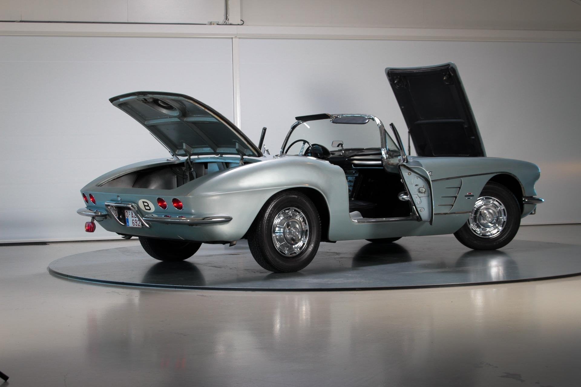 1961 Chevrolet Corvette C1 Convertible with Hardtop Survivor, Auto's, Achterwielaandrijving, Zwart, Bedrijf, Handgeschakeld