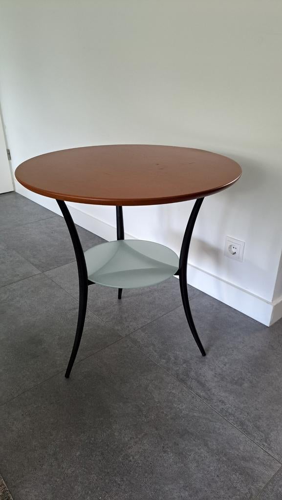 Ronde bijzettafel met kersenhouten blad en metalen onderstel, Modern, Klassiek, Gebruikt, 50 tot 100 cm, 50 tot 75 cm