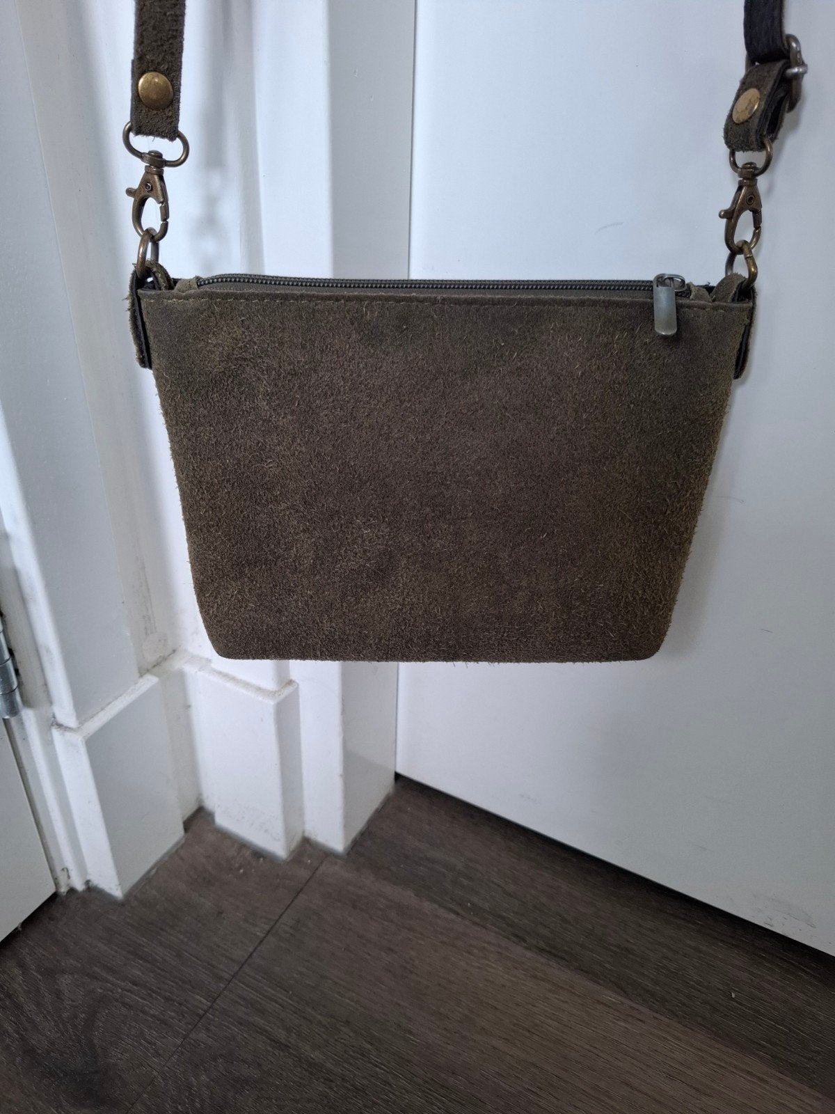 Suede leer schoudertas Groen, Ophalen of Verzenden, Zo goed als nieuw, Groen, Schoudertasje