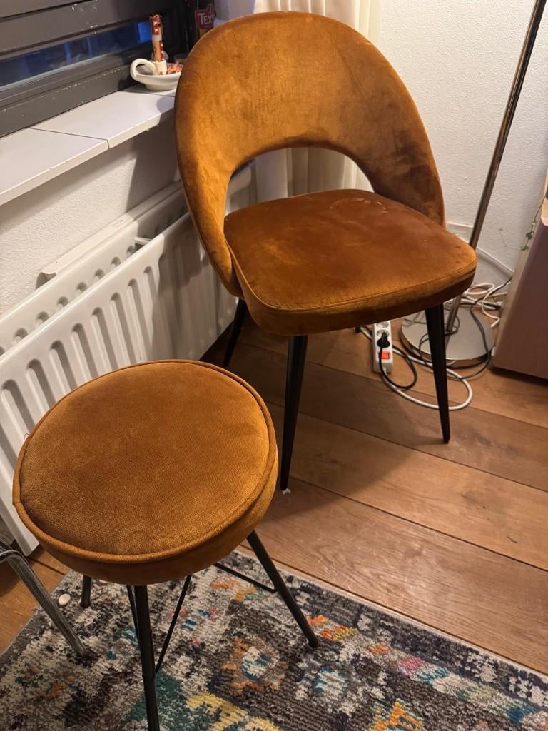 Cognac stoel en krukje, Huis en Inrichting, Ophalen, Overige kleuren, Zo goed als nieuw, Stof