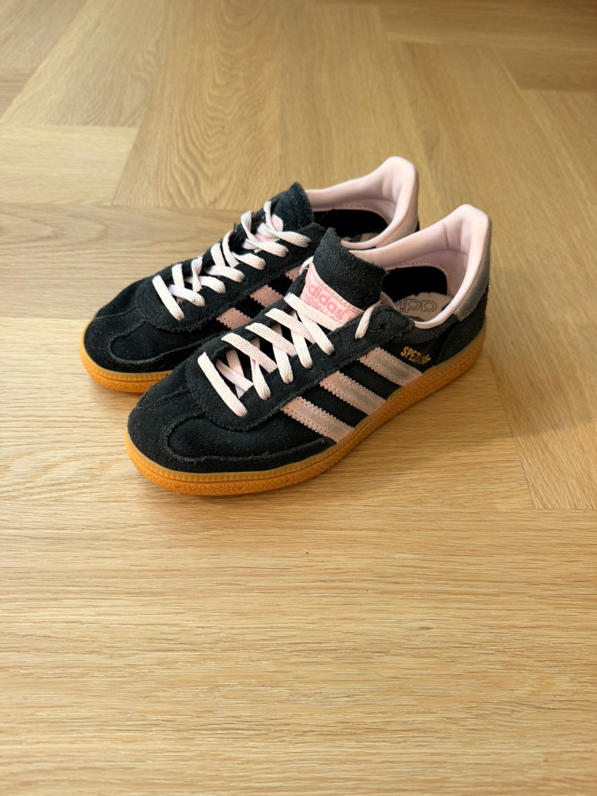 ADIDAS HANDBALL SPEZIAL 35,5/36, Ophalen of Verzenden, Zo goed als nieuw, Sneakers of Gympen