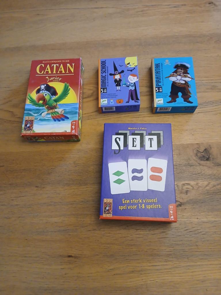 Set, Catan Junior, Magic school en Piratatak, Hobby en Vrije tijd, Gezelschapsspellen | Kaartspellen, Ophalen of Verzenden