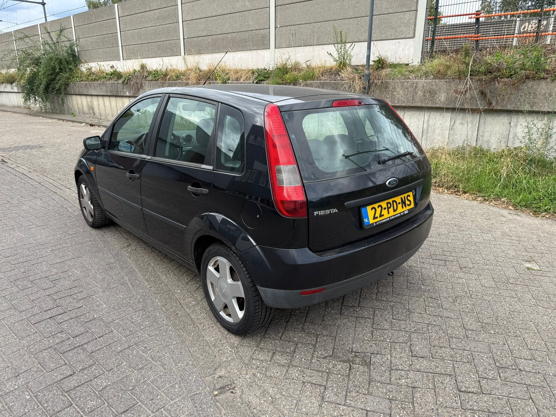 Ford Fiesta 1.3 Centennial AIRCO I RUIME APK I 5 DRS I INRUI, 1299 cc, 15 km/l, 4 cilinders, Zwart