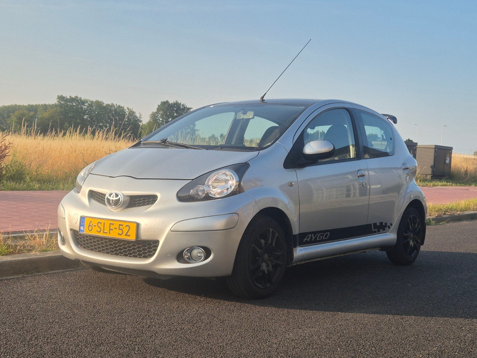 Toyota Aygo 1.0 12V Vvt-i 5DRS 2011 Grijs, Auto's, Toyota, Voorwielaandrijving, 4 stoelen, 68 pk, Handgeschakeld