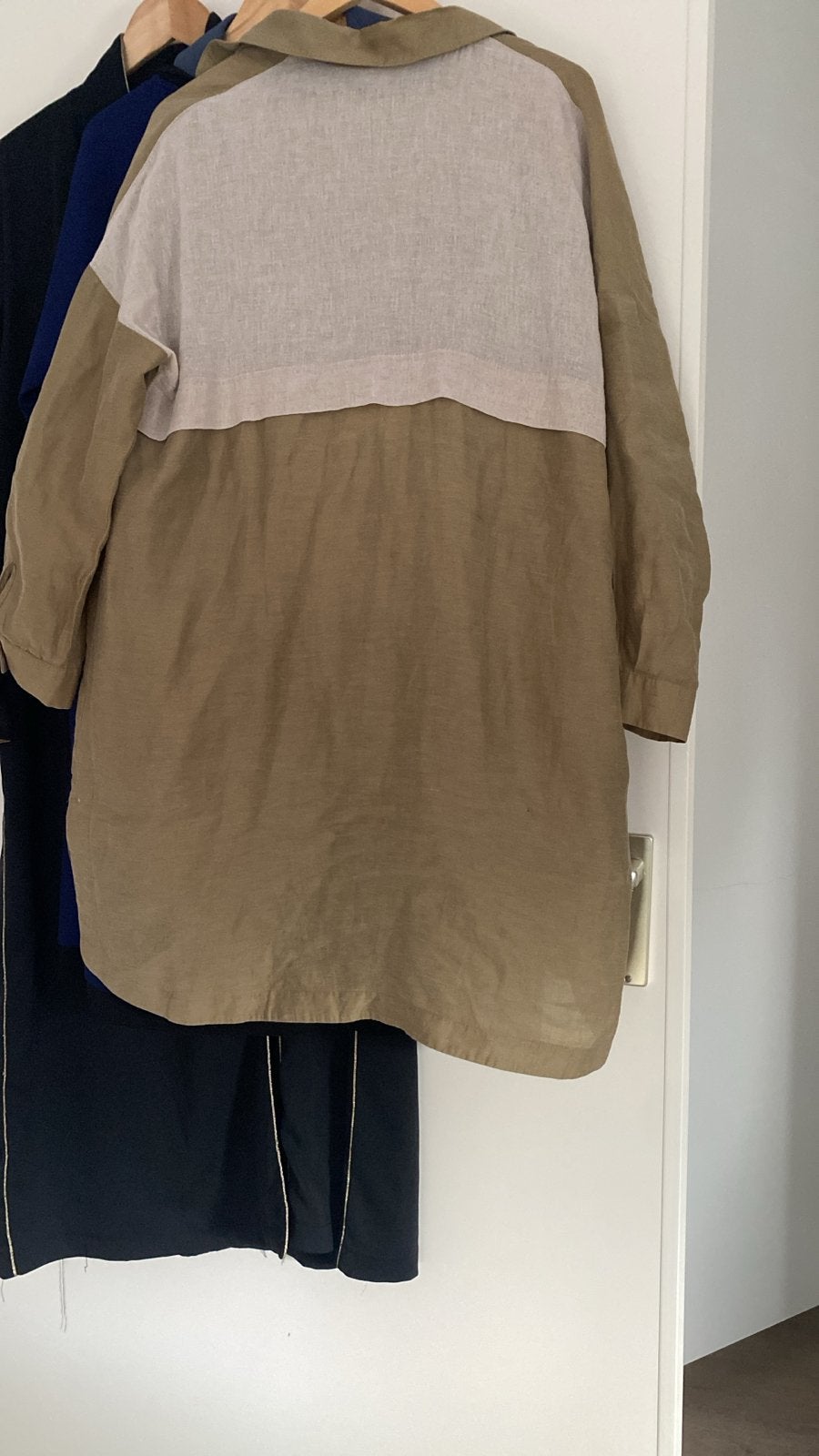 Linnen set: Broek en blouse in olijfgroen en beige, Ophalen of Verzenden, Zo goed als nieuw, Maat 38/40 (M), Groen