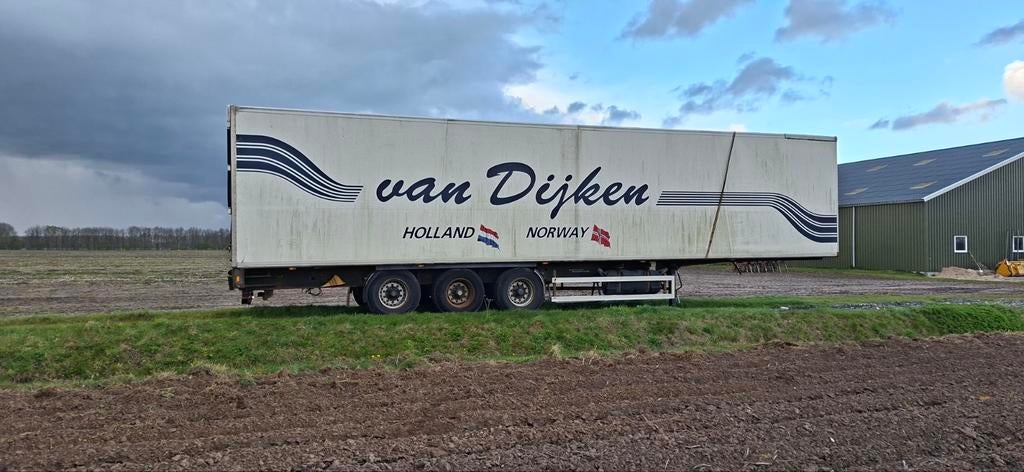 Koeltrailer trailer  podium opslag of  voor onderdelen, Ophalen