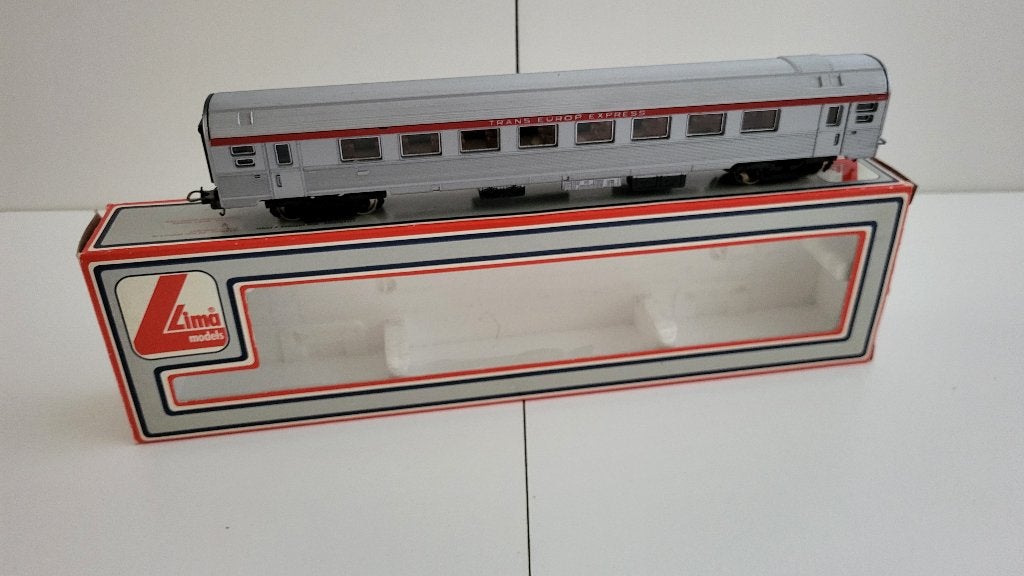 Lima 301023 - Mistral 69 TEE "le Mistral" A8tuj, Hobby en Vrije tijd, Modeltreinen | H0, Gelijkstroom, Wagon, Ophalen of Verzenden