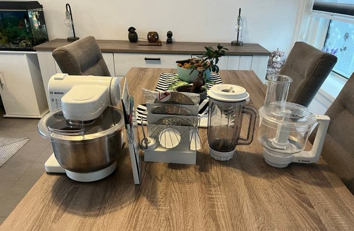 Bosch keukenmachine met diverse accessoires zgan., 3 snelheden of meer, Ophalen of Verzenden, Zo goed als nieuw, 2 tot 3 liter