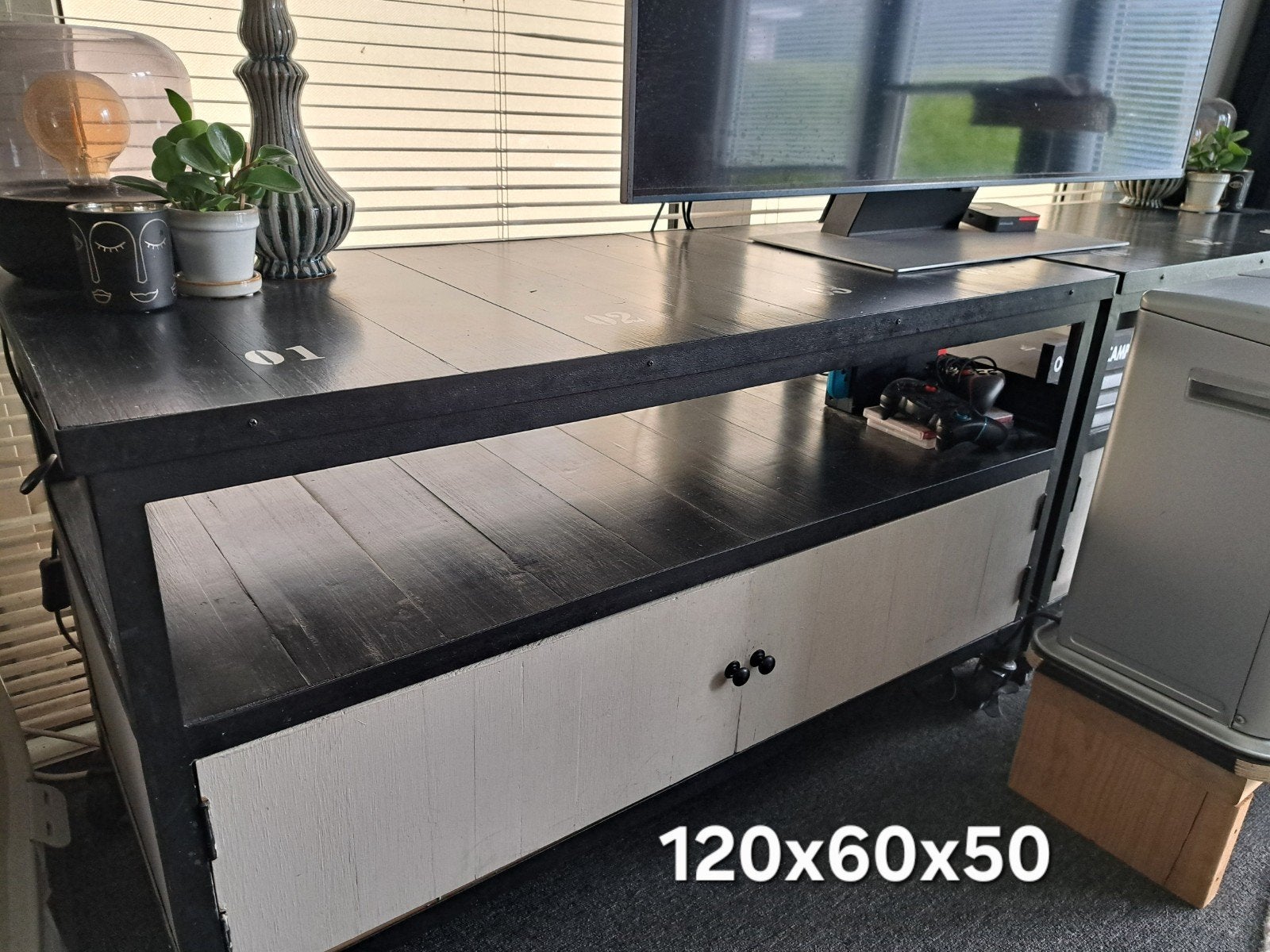 Houten TV-kast op wielen - 120x60x50 cm zwart. evt 2 stuks, Ophalen, 100 tot 150 cm, Zo goed als nieuw, Minder dan 100 cm