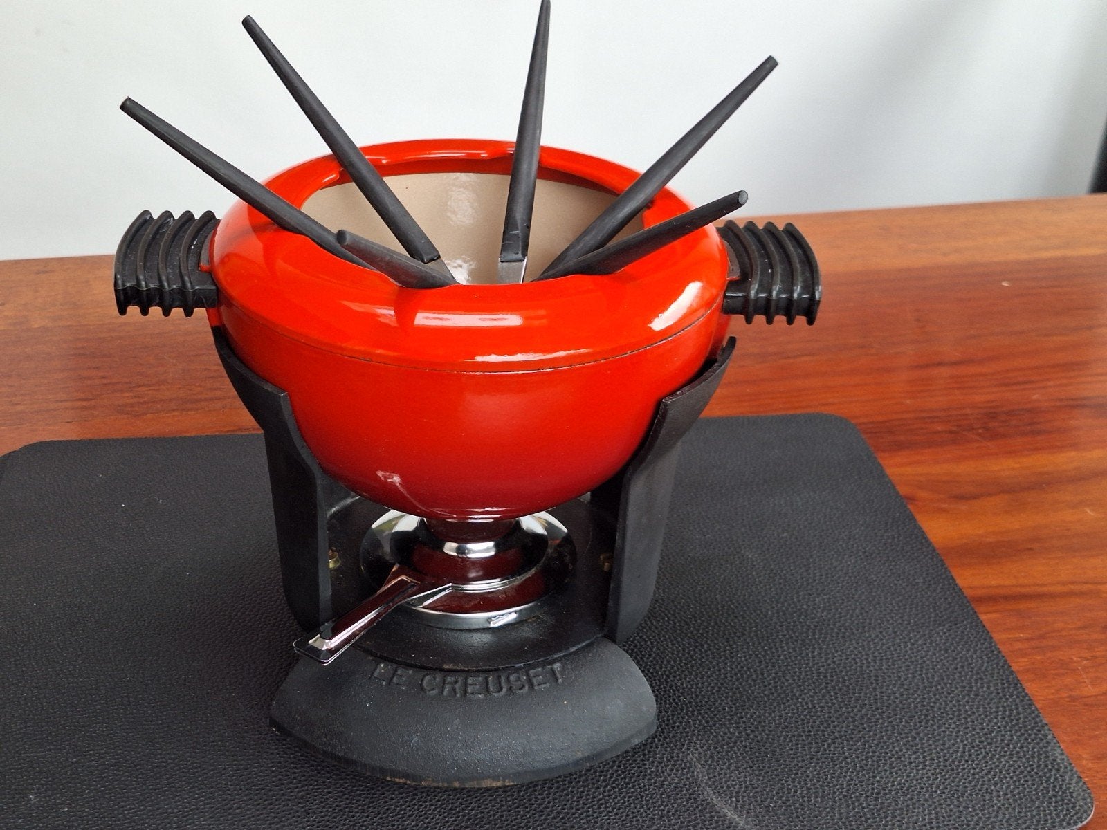le Creuset fondue set met originele vorkjes, Ophalen of Verzenden, Zo goed als nieuw, Gietijzer, Le Creuset