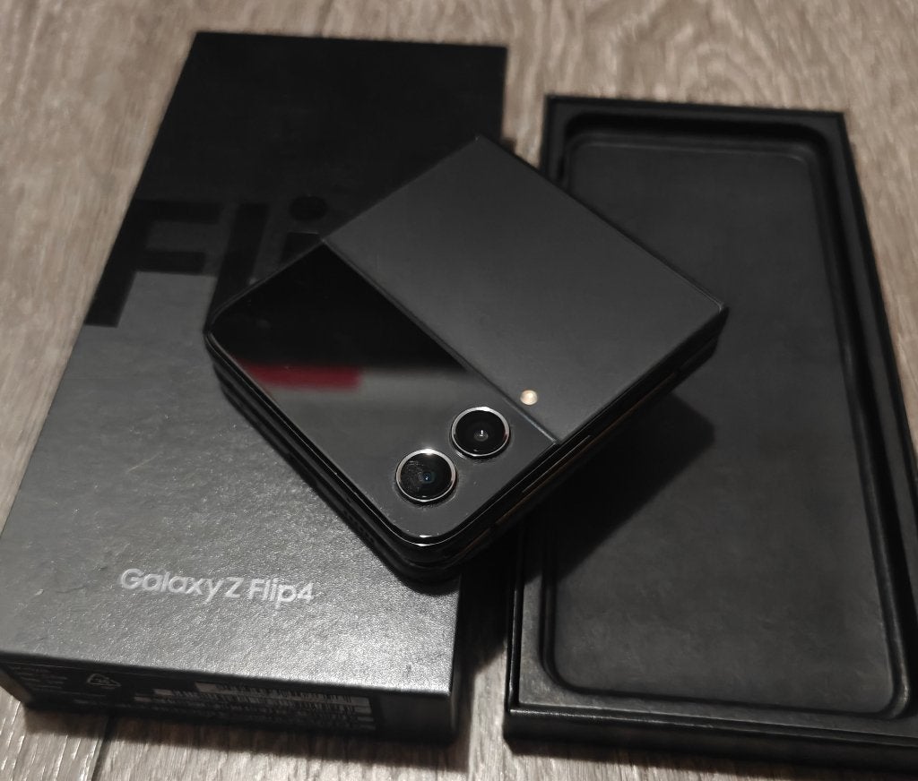 Foto 3 van Samsung Flip 4 128GB Zwart