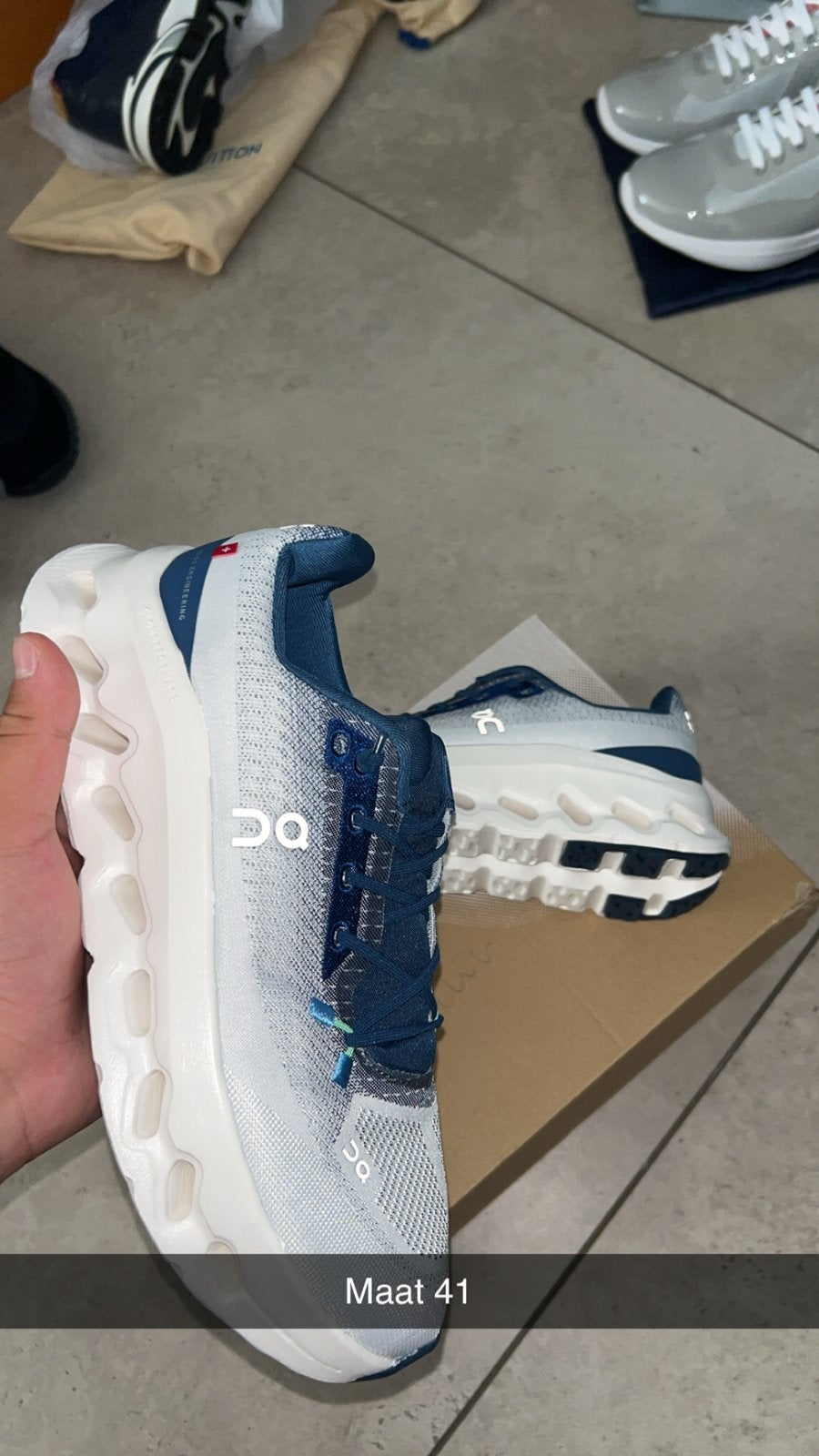Oncloud hardloopschoenen blauw wit - Maat 41, Ophalen of Verzenden, Zo goed als nieuw, Blauw, Sportschoenen