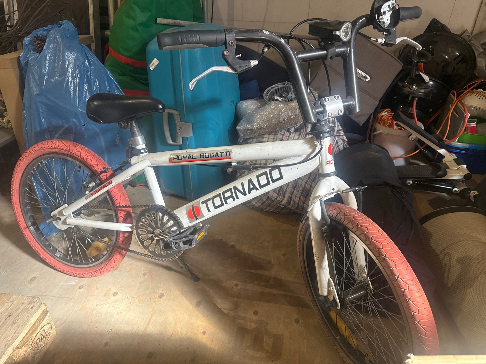 Royal Bugatti Tornado BMX - Wit met rode banden, Gebruikt, Staal, Velgrem, 20 tot 24 inch