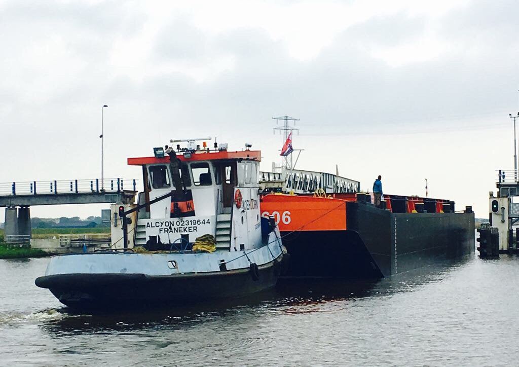 Duw sleepboot, Gebruikt, Binnenboordmotor, Diesel, 930 pk