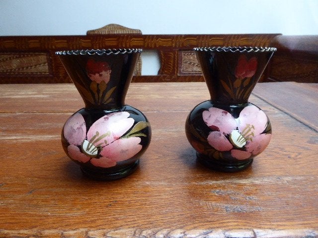 2 art deco hyaliet vaasjes met bloemen, Doyen, Ophalen of Verzenden