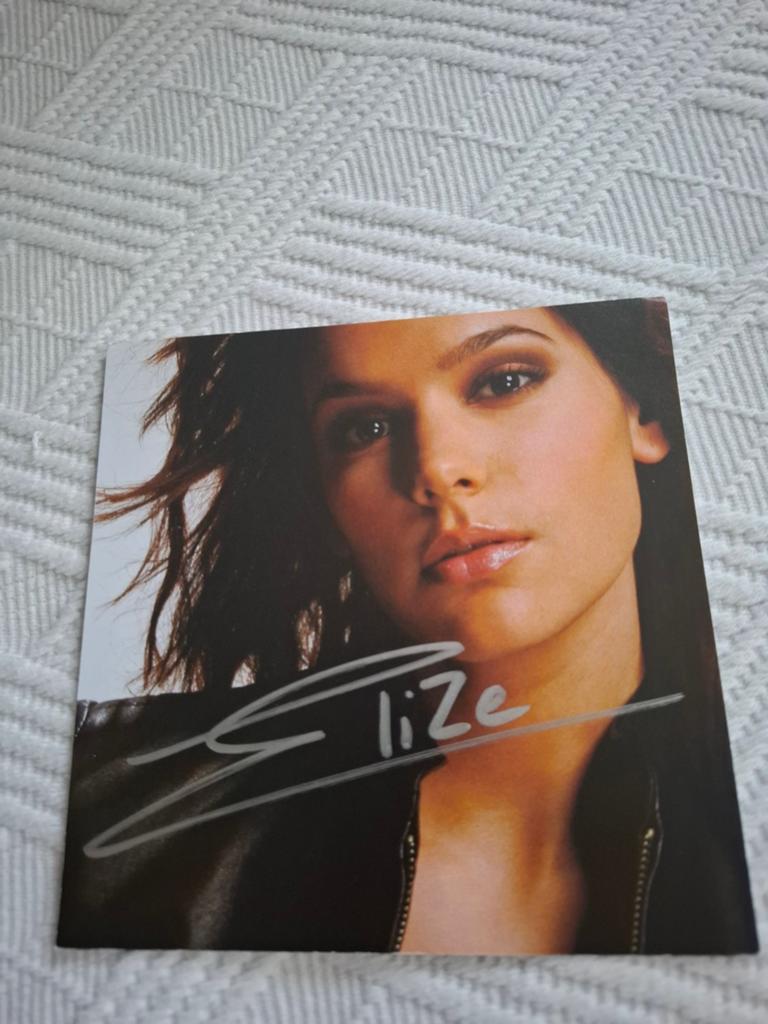 Gesigneerde fotokaart van zangeres Elize, Ophalen, Zo goed als nieuw, Foto of Kaart, Gesigneerd