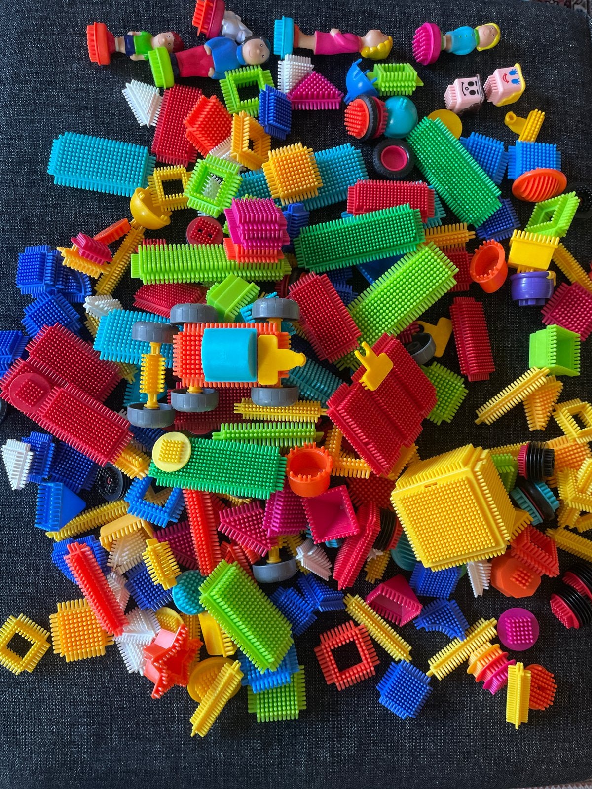 Grote set Stickle Bricks met poppetjes en wielen, Ophalen of Verzenden, Gebruikt, Overige merken