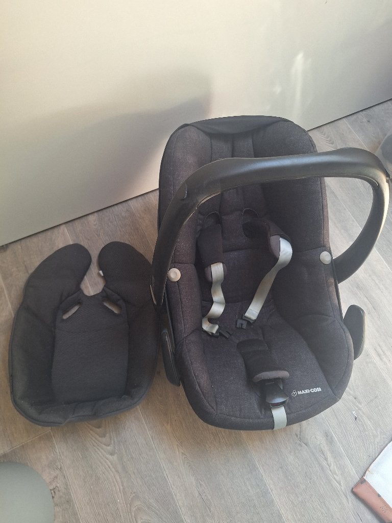Maxi-Cosi Pebble Plus met verkleiner, Kinderen en Baby's, Autostoeltjes, Ophalen, 0 t/m 13 kg, Maxi-Cosi, Gebruikt