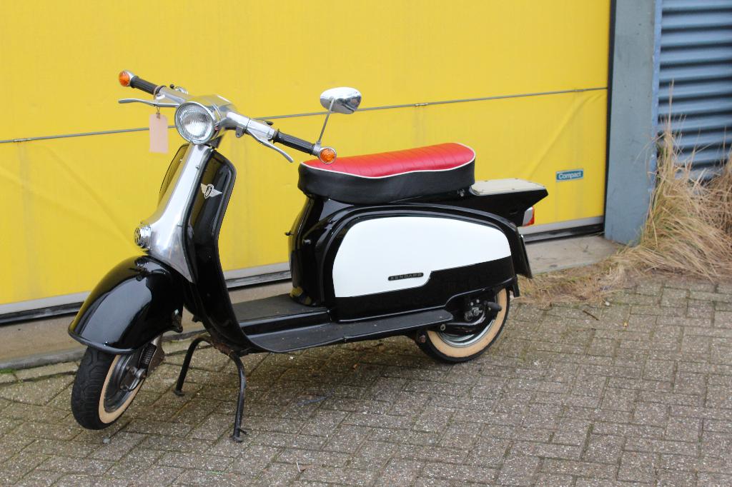 ALMOST CLASSIC ZUNDAPP ROLLER 561 VEEL GEBRUIKTE ONDERDELEN, Fietsen en Brommers, Brommeronderdelen | Zundapp, Ophalen, Gebruikt