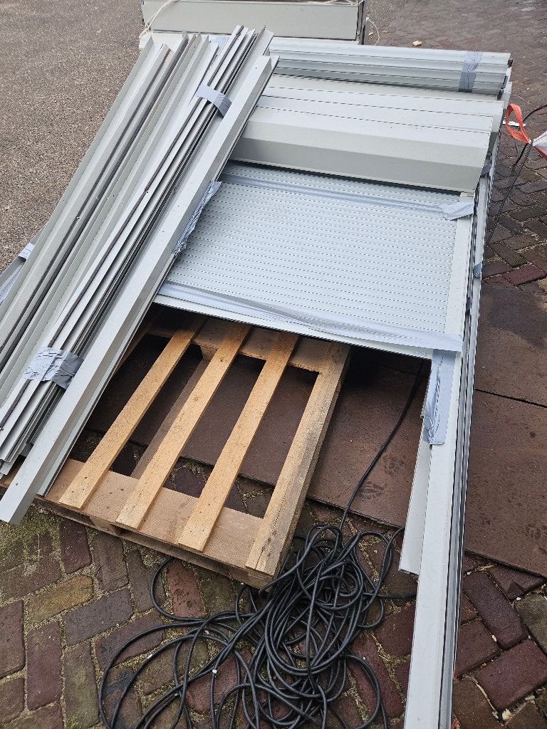 Partij elektrische rolluiken rolluik shutter ( 044 ), Doe-het-zelf en Verbouw, Rolluiken, Gebruikt, 200 cm of meer, 200 cm of meer