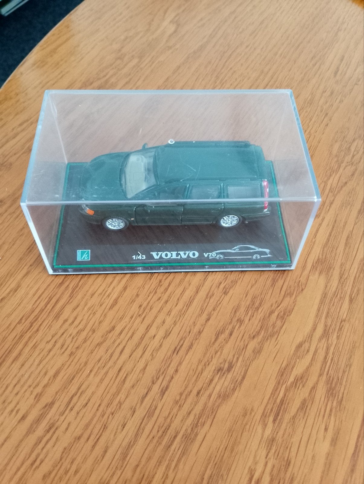 Volvo V70 schaalmodel 1:43 - Groen, Ophalen, Zo goed als nieuw, Auto, Overige merken