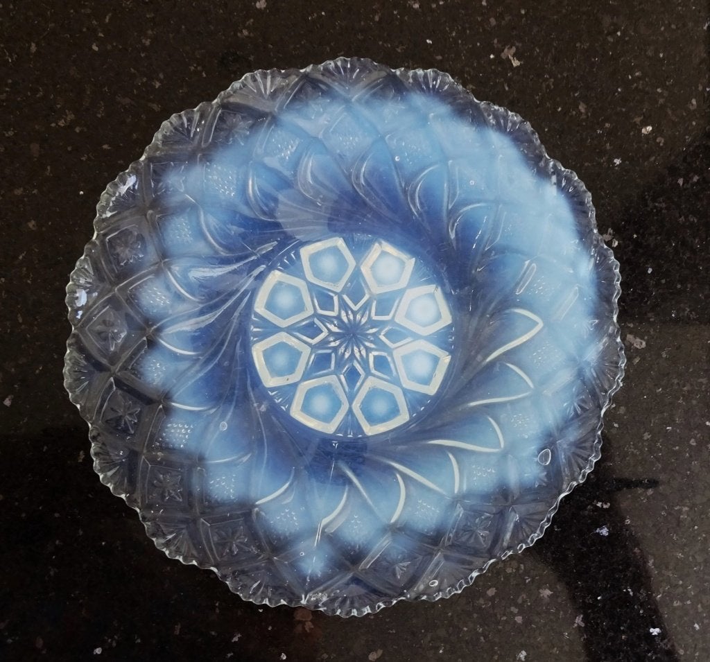 Art Deco Frans persglazen schaaltje: opaline lichtblauw glas, Ophalen of Verzenden