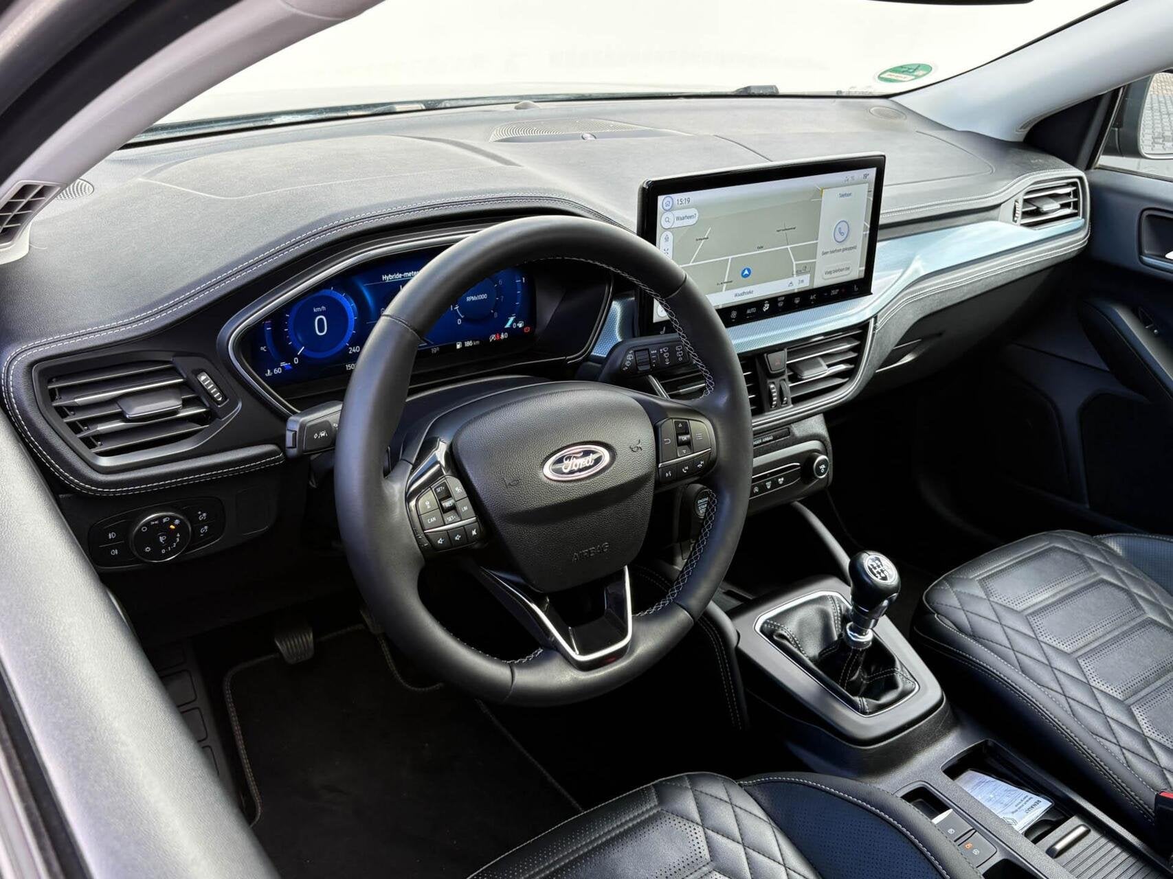 Ford Focus 1.0 EcoBoost 125pk Hybrid Active Vignale | Leder, 125 pk, Gebruikt, Zwart, Bedrijf