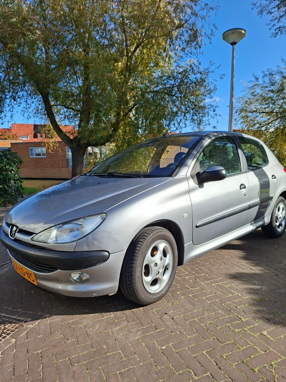 Peugeot 206 1.4 5D 2002 Grijs, Auto's, Voorwielaandrijving, 31 €/maand, 4 cilinders, Origineel Nederlands